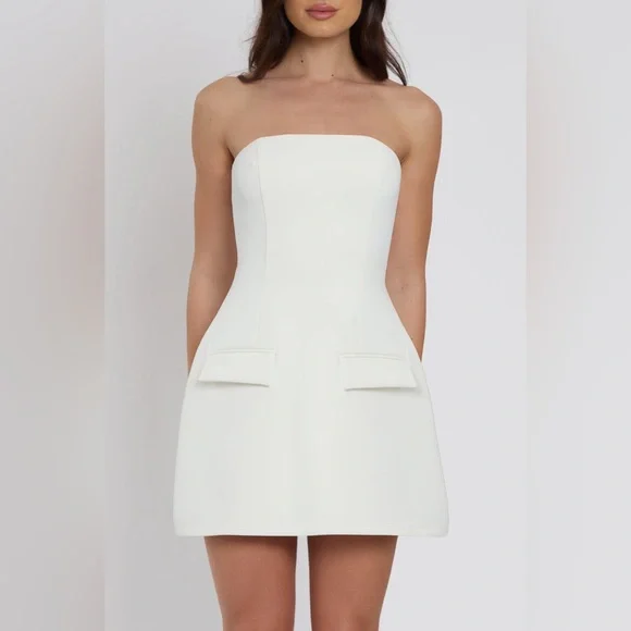 Elegant Strapless White Dress - Picture 4 of 4